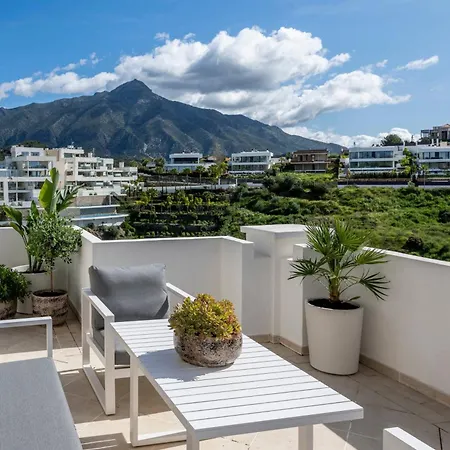 Elegant Duplex Penthouse With Sea And Mountain Views Апартаменти