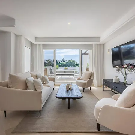 Elegant Duplex Penthouse With Sea And Mountain Views Апартаменти *