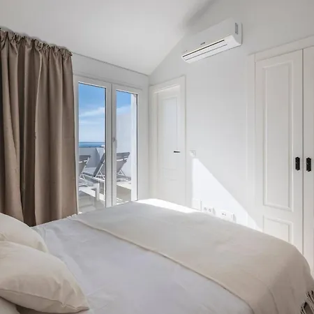 Апартаменти Elegant Duplex Penthouse With Sea And Mountain Views *