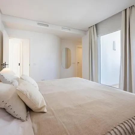 Elegant Duplex Penthouse With Sea And Mountain Views Апартаменти Марбелья