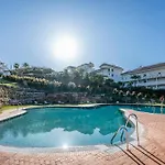 Elegant Duplex Penthouse With Sea And Mountain Views Appartement