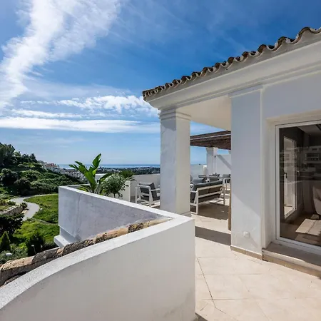 Elegant Duplex Penthouse With Sea And Mountain Views *