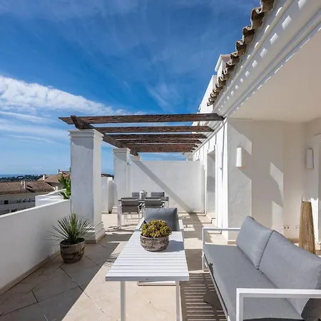 Elegant Duplex Penthouse With Sea And Mountain Views شقة *