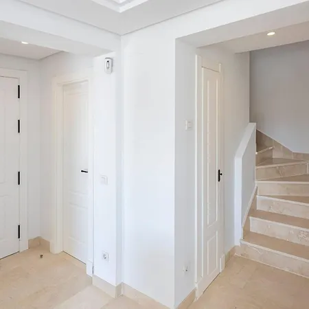 Elegant Duplex Penthouse With Sea And Mountain Views * ماربيا