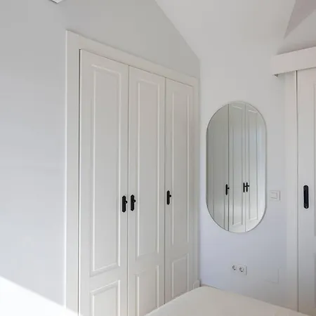 Elegant Duplex Penthouse With Sea And Mountain Views Appartement *