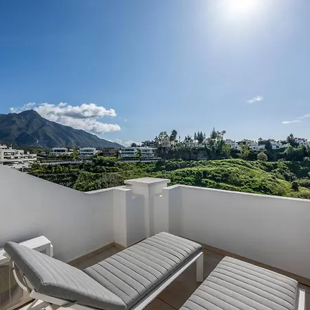 Elegant Duplex Penthouse With Sea And Mountain Views ماربيا