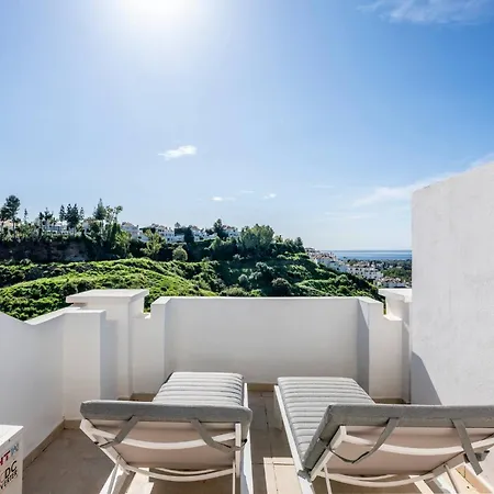 Elegant Duplex Penthouse With Sea And Mountain Views شقة *