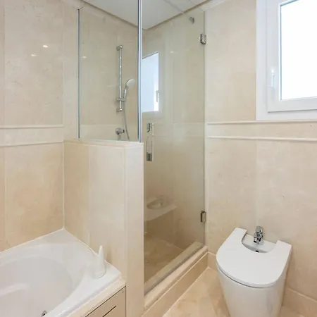 Appartement Elegant Duplex Penthouse With Sea And Mountain Views