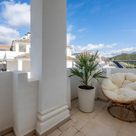 Elegant Duplex Penthouse With Sea And Mountain Views Марбелья
