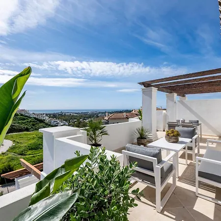 Elegant Duplex Penthouse With Sea And Mountain Views Appartement