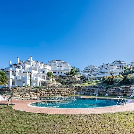 Elegant Duplex Penthouse With Sea And Mountain Views Appartement *