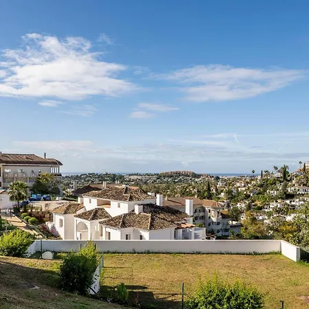 Elegant Duplex Penthouse With Sea And Mountain Views Appartement