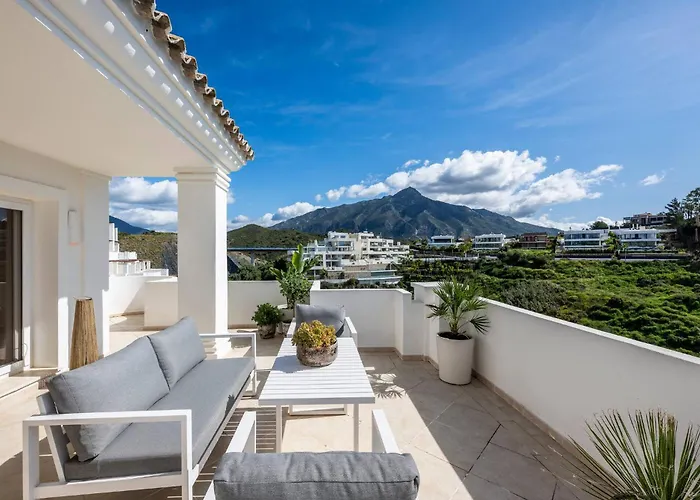 Elegant Duplex Penthouse With Sea And Mountain Views Apartment *