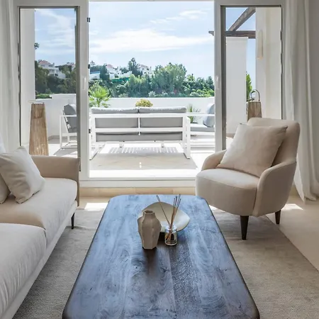 Elegant Duplex Penthouse With Sea And Mountain Views 마르베야