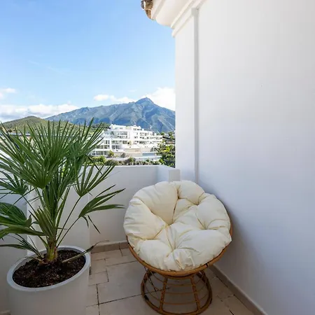 Elegant Duplex Penthouse With Sea And Mountain Views 마르베야