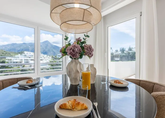 Elegant Duplex Penthouse With Sea And Mountain Views Апартаменти *