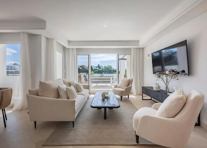Elegant Duplex Penthouse With Sea And Mountain Views Апартаменти *
