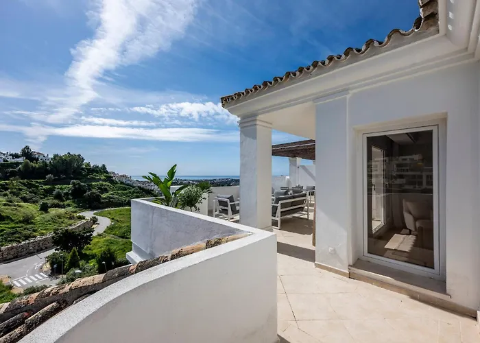 Elegant Duplex Penthouse With Sea And Mountain Views *