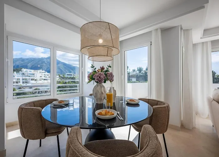 Elegant Duplex Penthouse With Sea And Mountain Views *