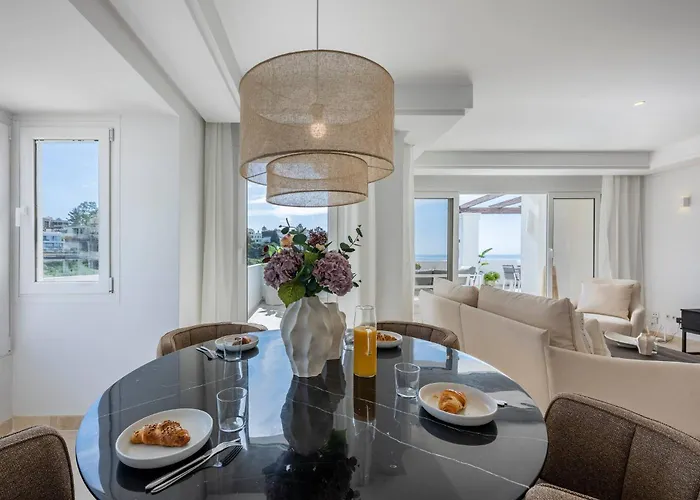 Апартаменти Elegant Duplex Penthouse With Sea And Mountain Views