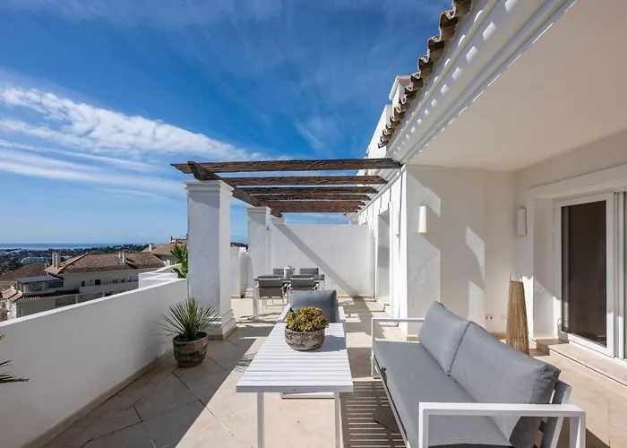 Elegant Duplex Penthouse With Sea And Mountain Views Апартаменти *