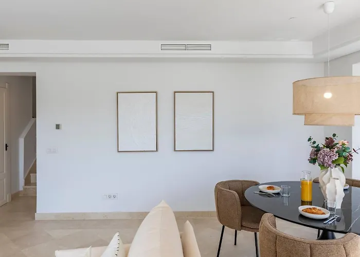 Апартаменти Elegant Duplex Penthouse With Sea And Mountain Views *