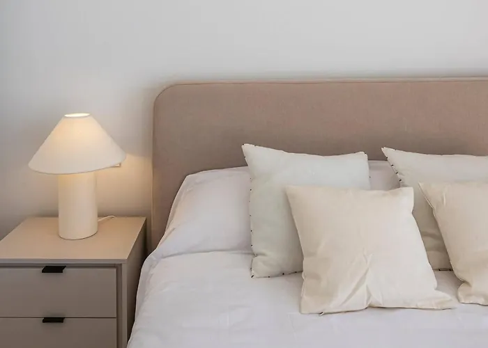 Апартаменти Elegant Duplex Penthouse With Sea And Mountain Views