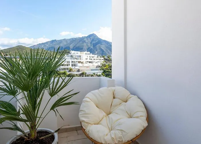Elegant Duplex Penthouse With Sea And Mountain Views Марбелья
