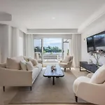 Elegant Duplex Penthouse With Sea And Mountain Views Apartmán *